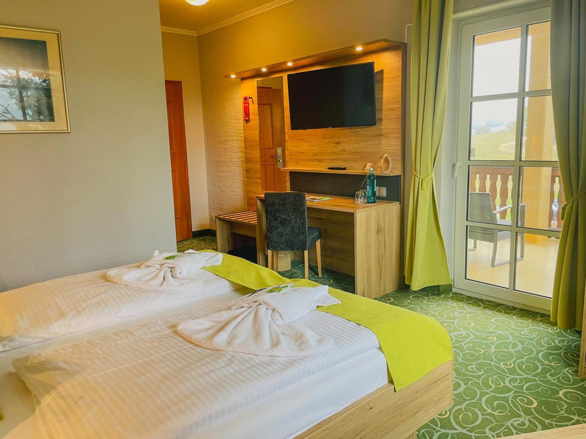 Panorama Berghotel Wettiner Hoehe ไซฟ์เฟิน ภายนอก รูปภาพ